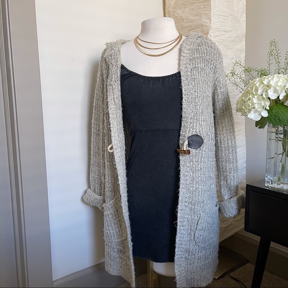 Hooded Houndstooth Clasp Cardigan - Picture 4 of 12